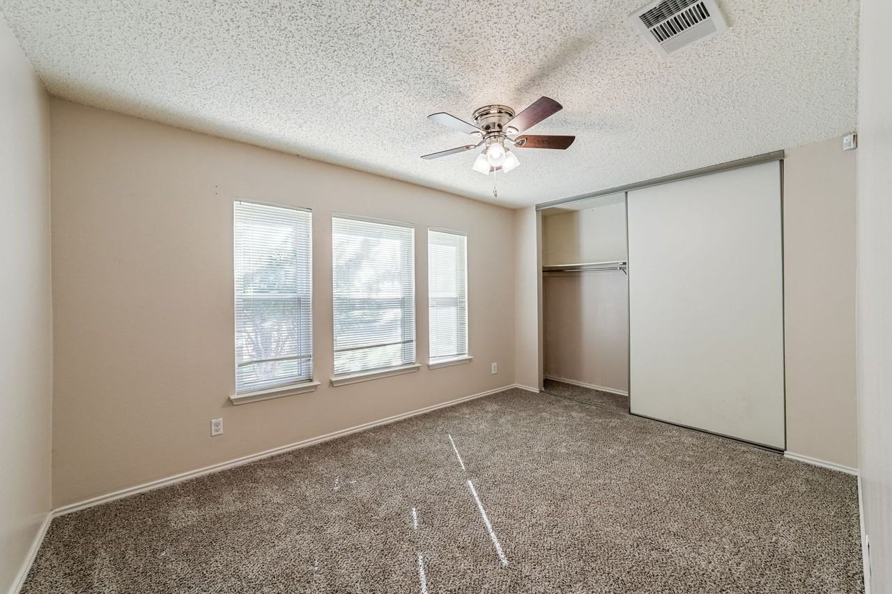 8422 Parry Path - Photo 7 of 37