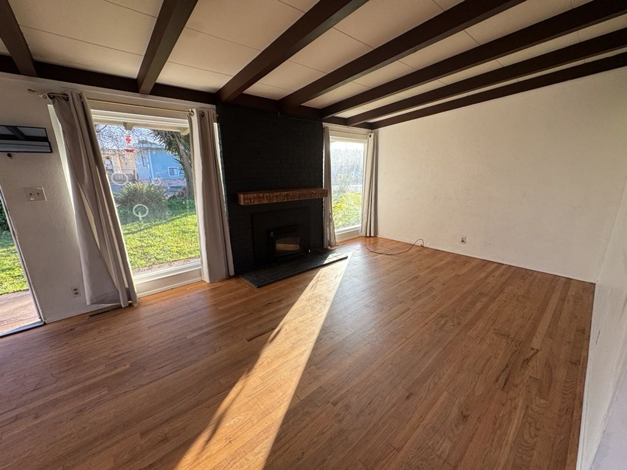 2297 Hillcrest Ave - Photo 5 of 25