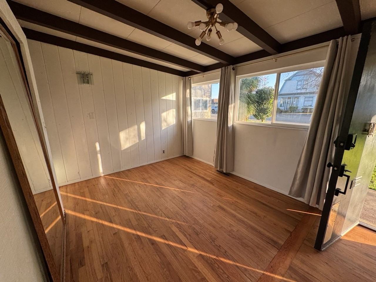 2297 Hillcrest Ave - Photo 7 of 25