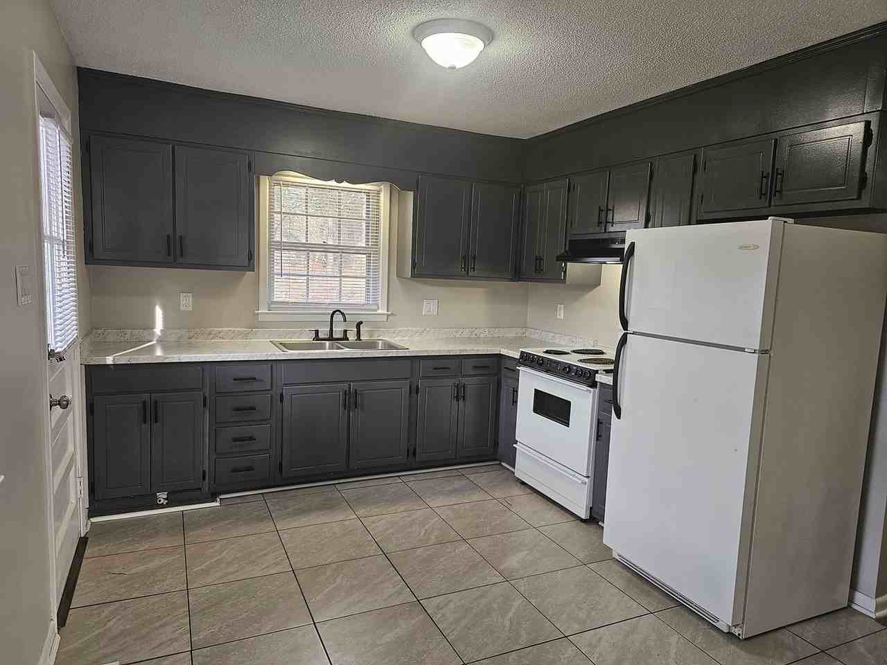 315 Lynn Ave - Photo 4 of 10