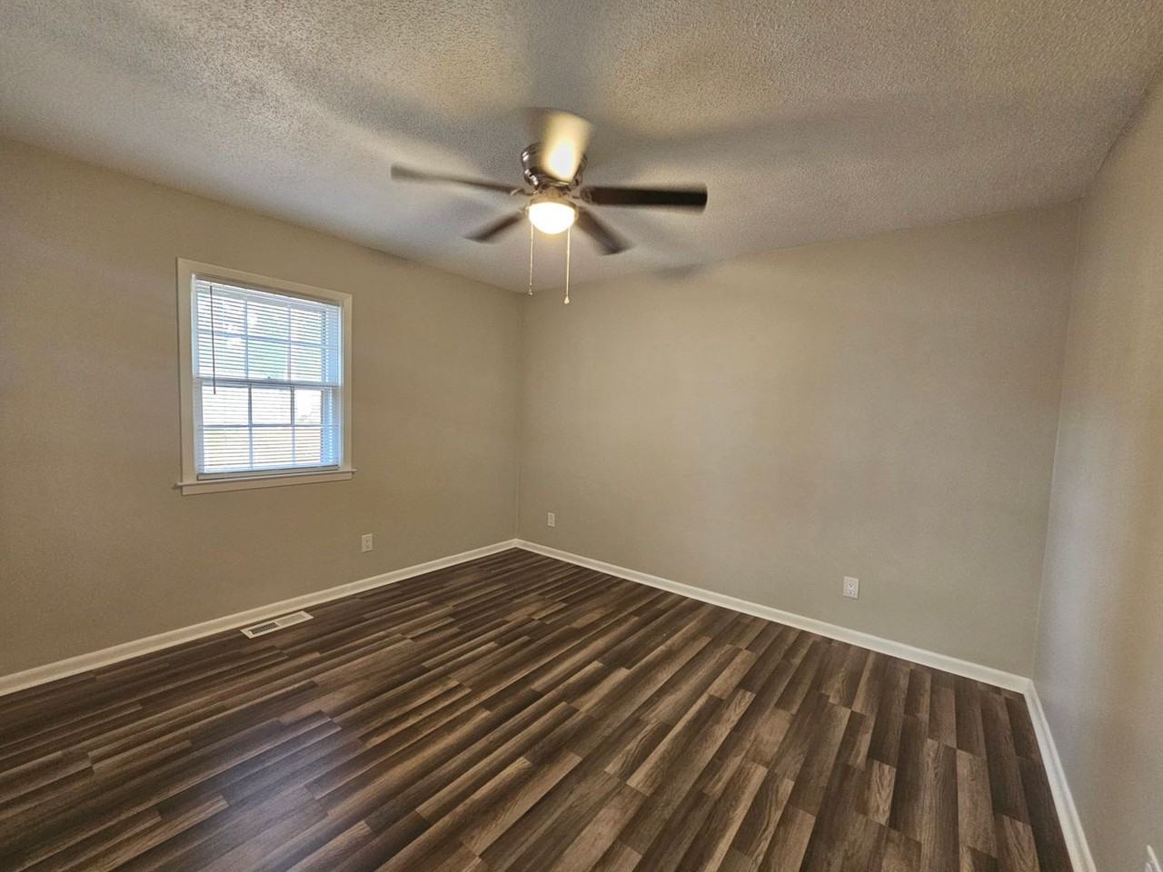 315 Lynn Ave - Photo 6 of 10