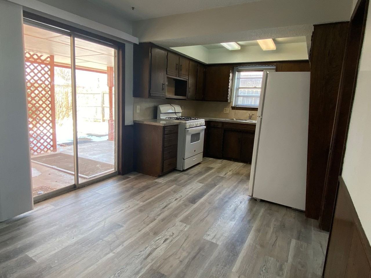 206 S Mission Rd - Photo 3 of 15