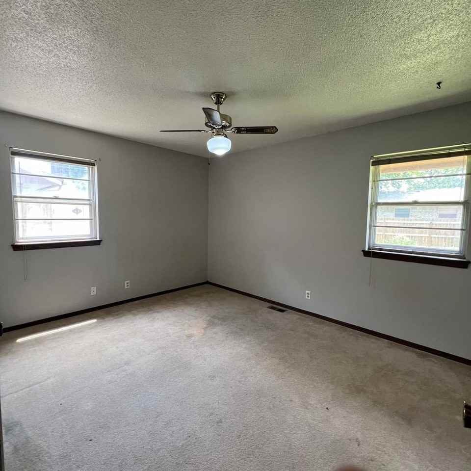 206 S Mission Rd - Photo 6 of 15