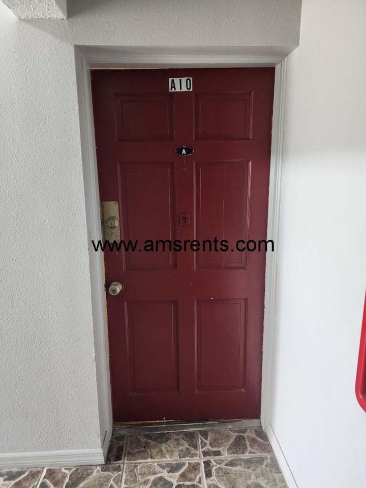 1406 Holden Ave #A10 - Photo 3 of 20