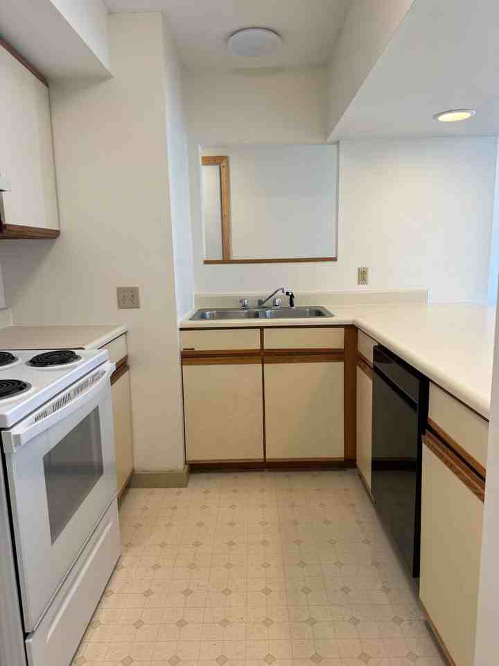 30 Wolf Rd - Photo 3 of 7