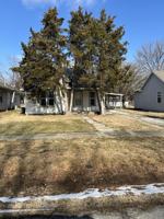 featured image of 1011 E 14th St