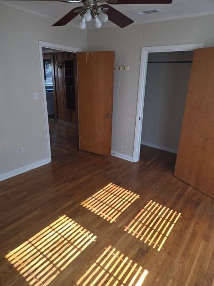 4219 Lee St - Photo 4 of 6