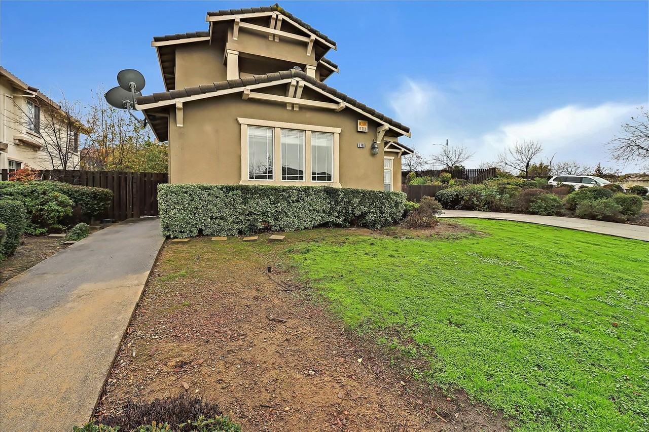 2740 Trovata Ct - Photo 6 of 44