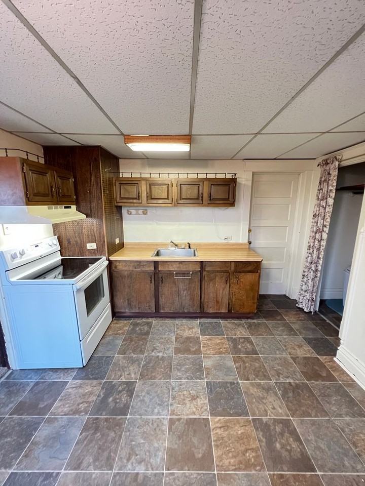 910 N 22nd Ave W #1 - Photo 5 of 32