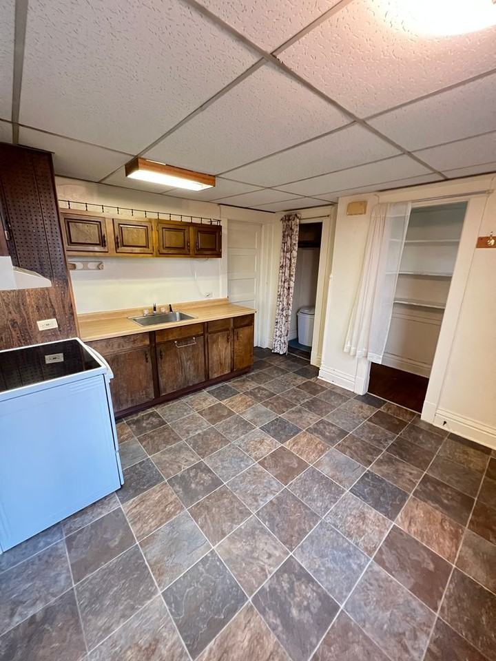 910 N 22nd Ave W #1 - Photo 7 of 32