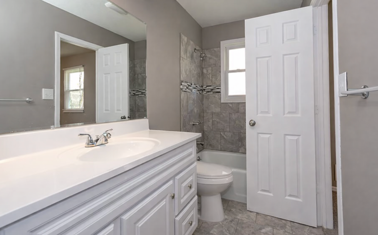 11919 Manchester Ave - Photo 6 of 8