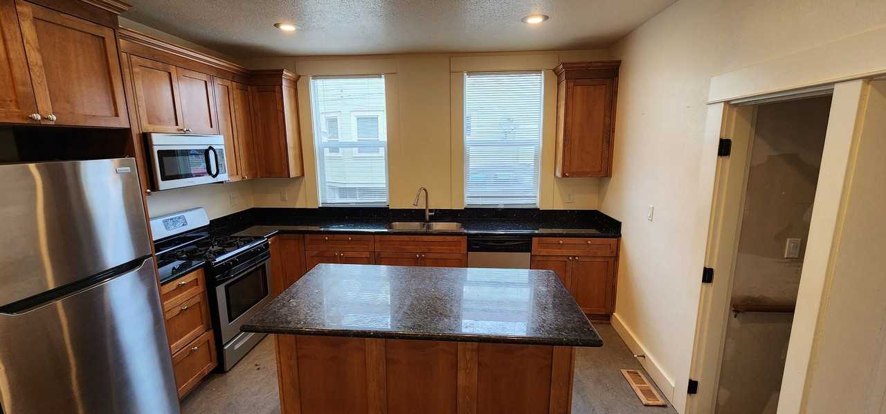 296-28th Place - Photo 5 of 31