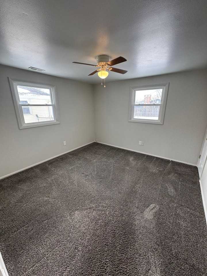 1550 Tartan Ln - Photo 5 of 9