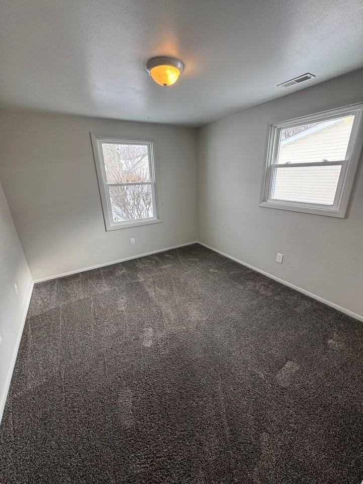 1550 Tartan Ln - Photo 6 of 9