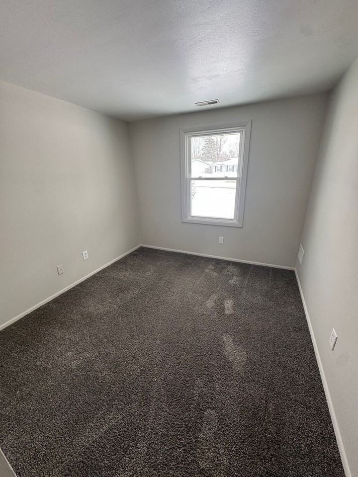 1550 Tartan Ln - Photo 7 of 9