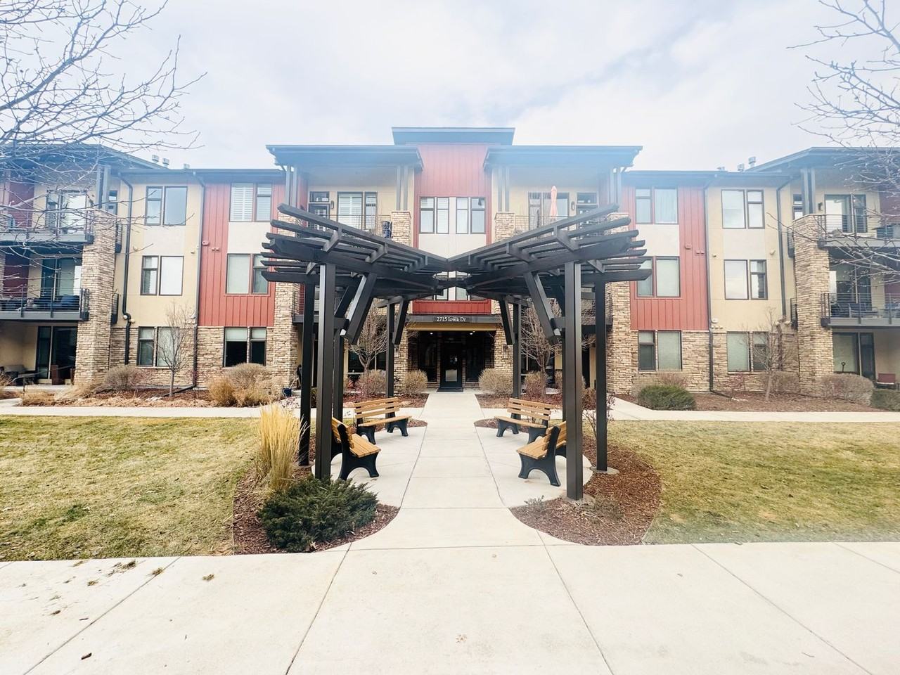 2715 Iowa Dr - Photo 2 of 16