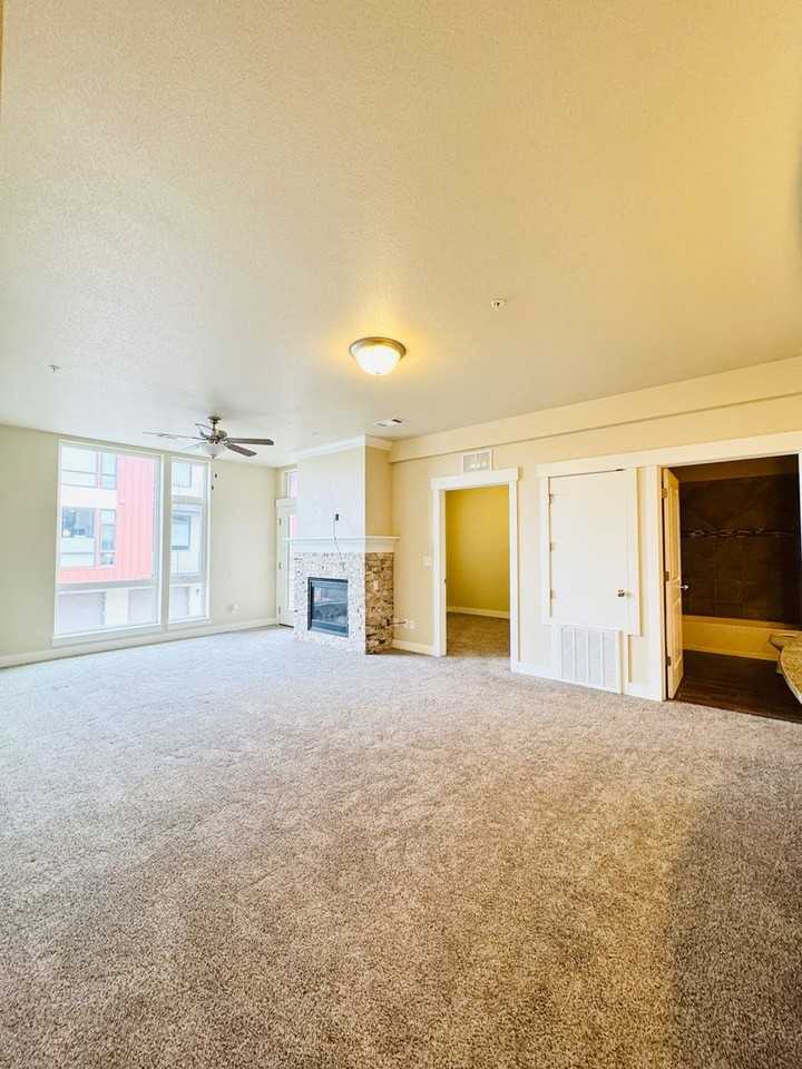 2715 Iowa Dr - Photo 6 of 16