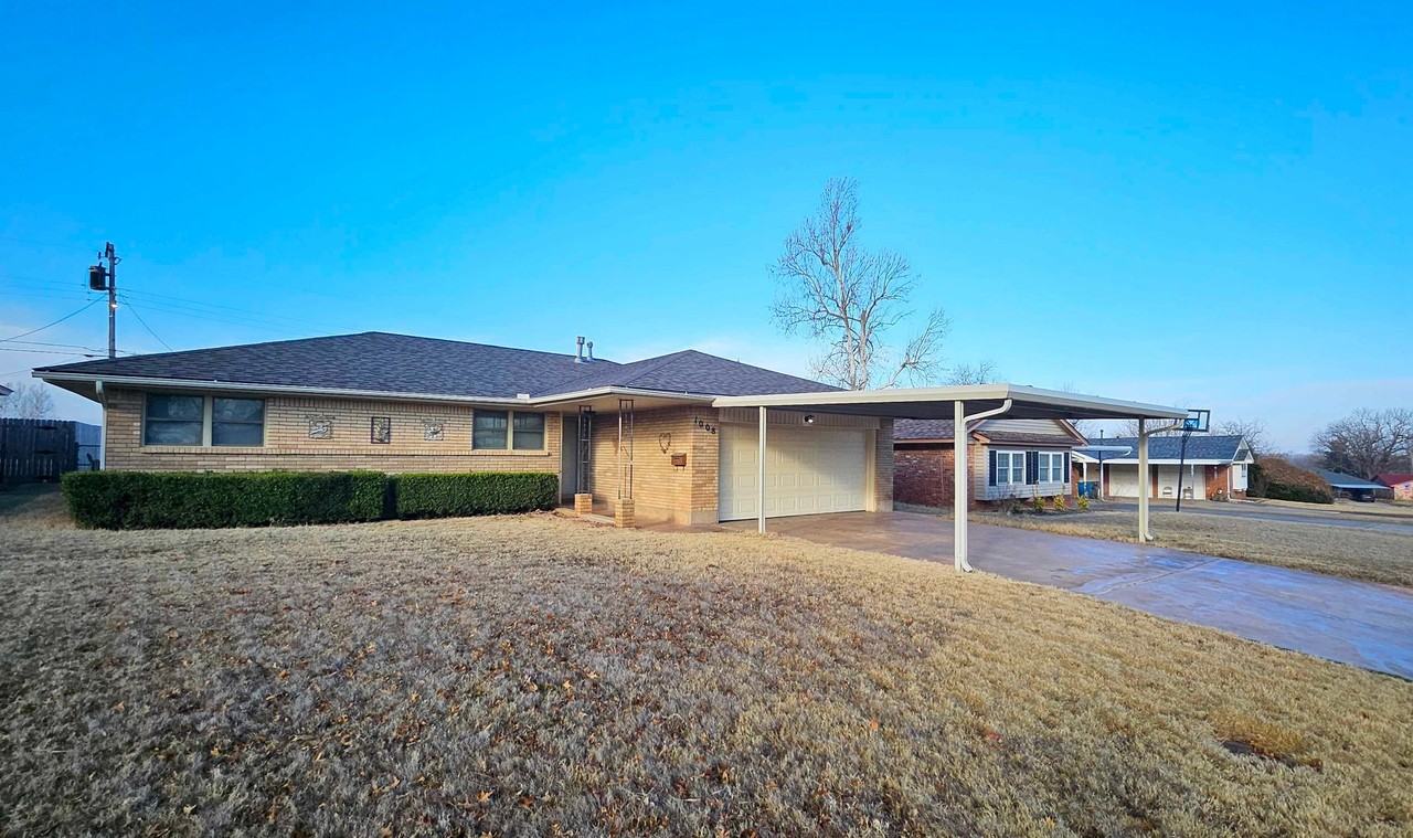 1008 W Silver Meadow Dr - Photo 2 of 23