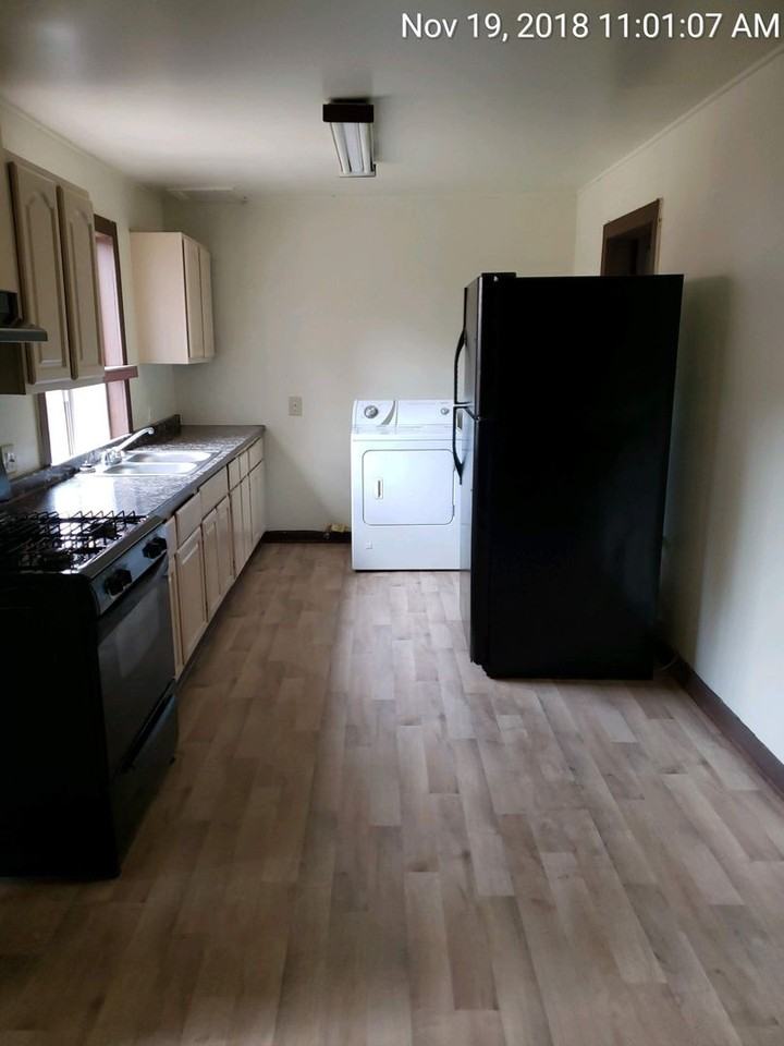 205 Oak St - Photo 2 of 17