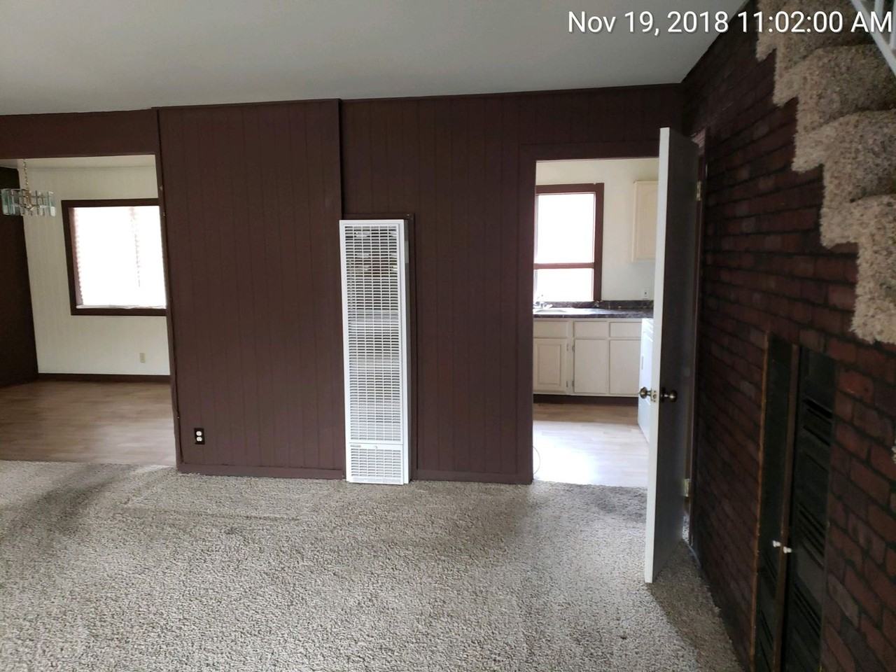 205 Oak St - Photo 4 of 17