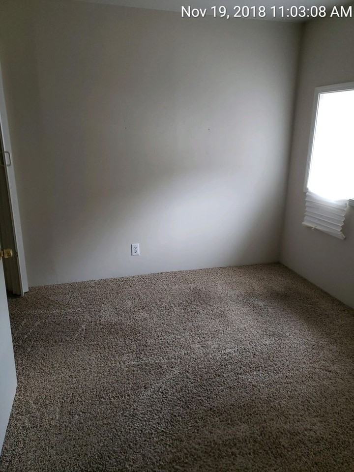 205 Oak St - Photo 5 of 17