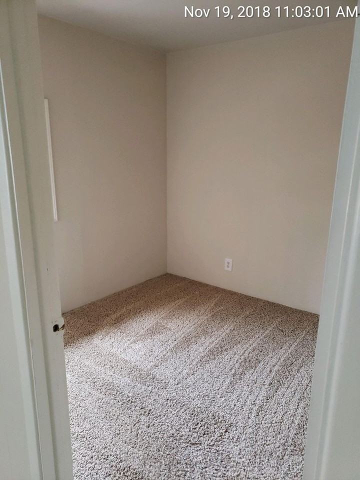 205 Oak St - Photo 6 of 17