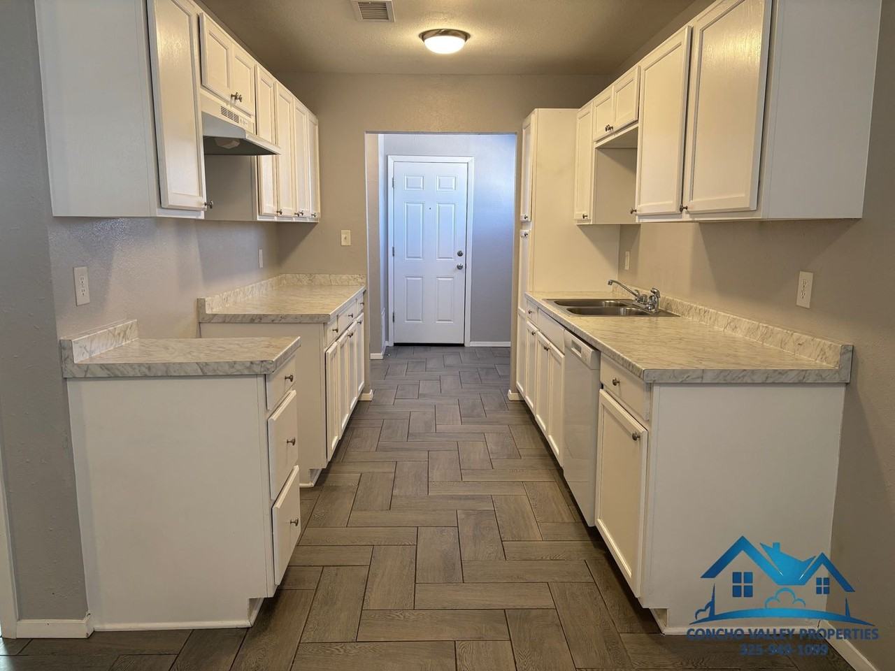 1733 Wilson St - Photo 4 of 17