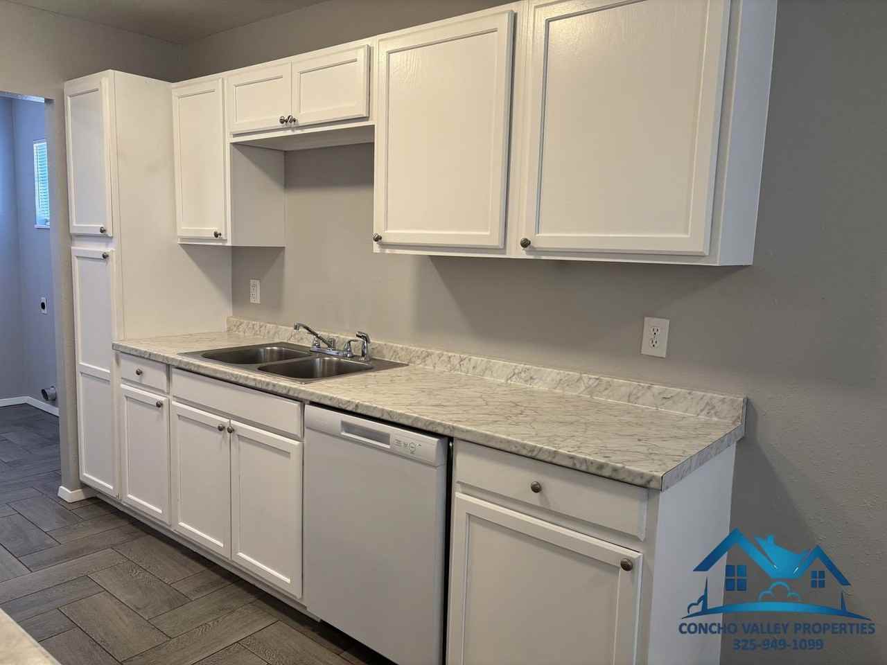 1733 Wilson St - Photo 5 of 17