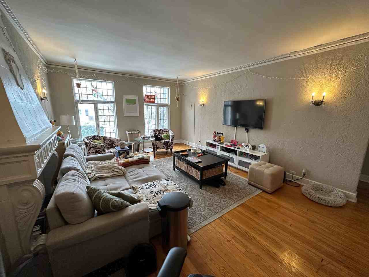 2562 Prospect - Photo 4 of 36