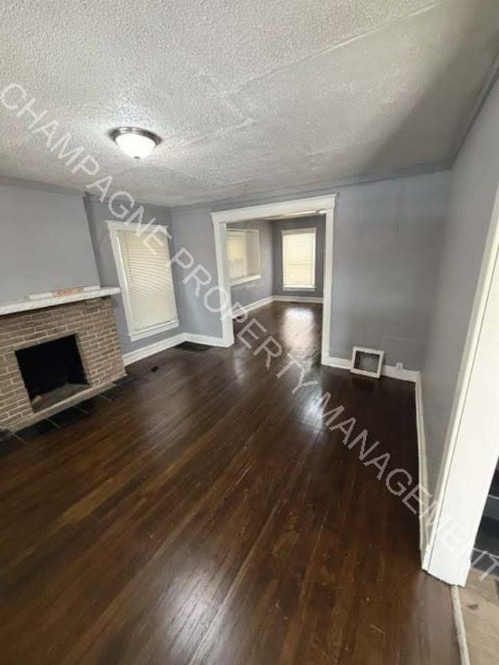 2706 Indiana Ave - Photo 2 of 17