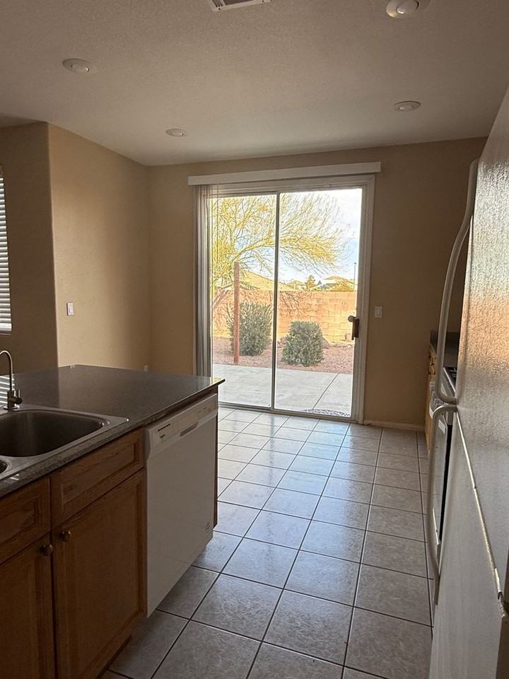 62 Blaven Dr - Photo 3 of 22