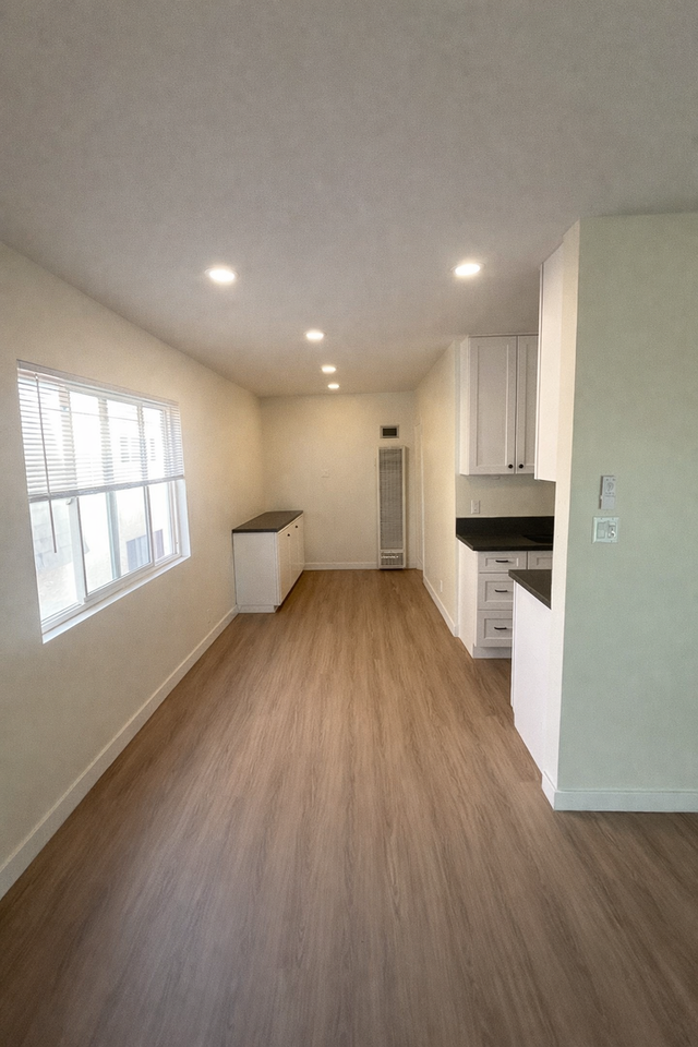 2408 Ocean Park Blvd - Photo 2 of 12