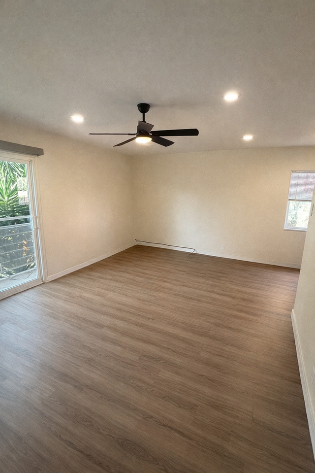 2408 Ocean Park Blvd - Photo 3 of 12