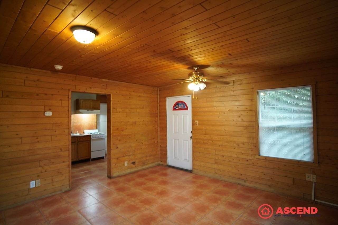 25453 Barbara St - Photo 2 of 5