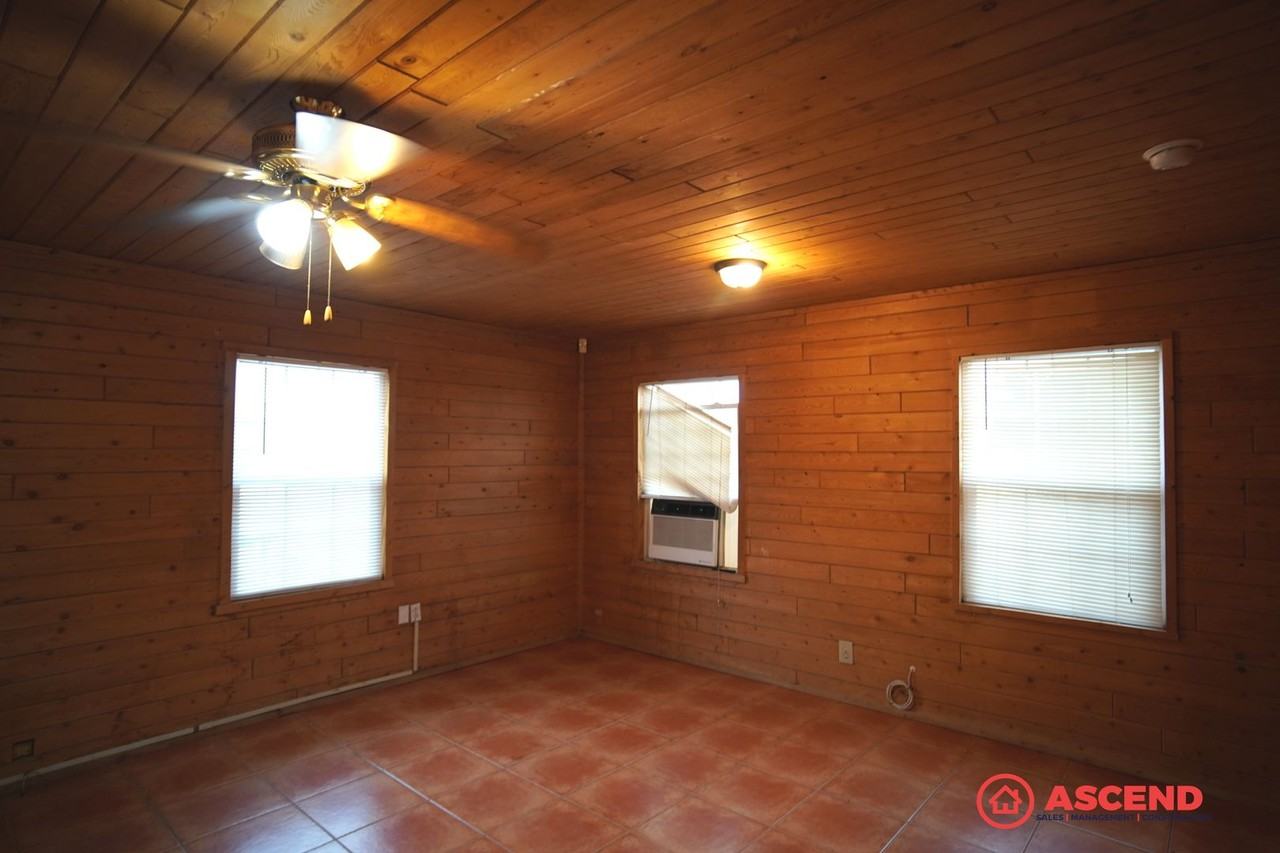 25453 Barbara St - Photo 3 of 5