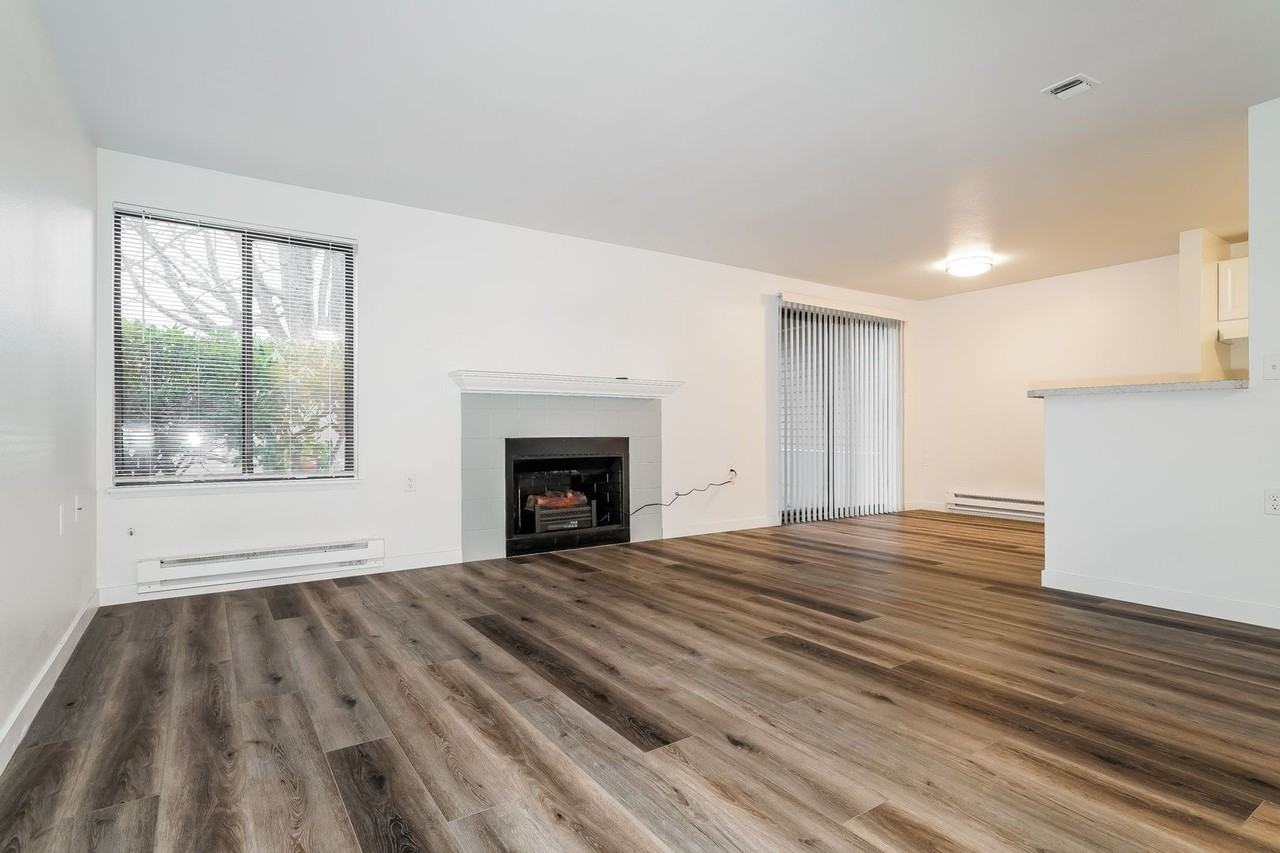 6601 S 8th St - Photo 3 of 32