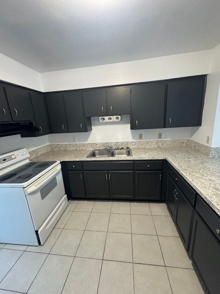 620 Pineville Ln - Photo 3 of 10