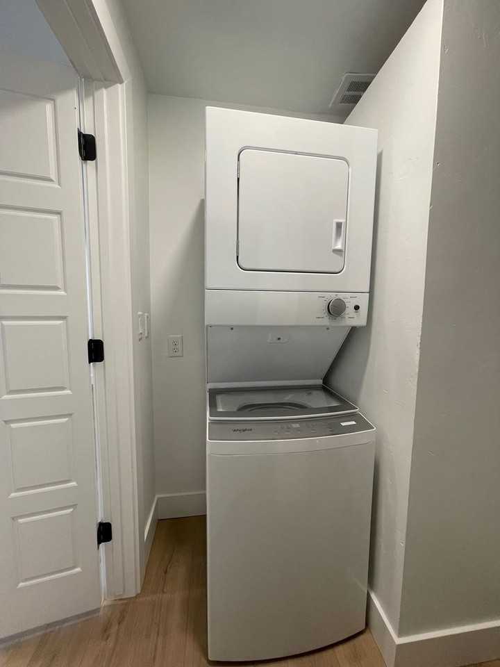 4623 W Catalpa Dr - Photo 2 of 13