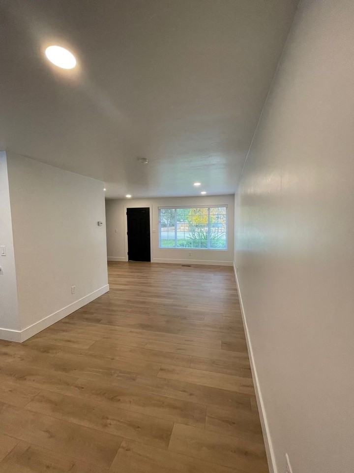 4623 W Catalpa Dr - Photo 5 of 13