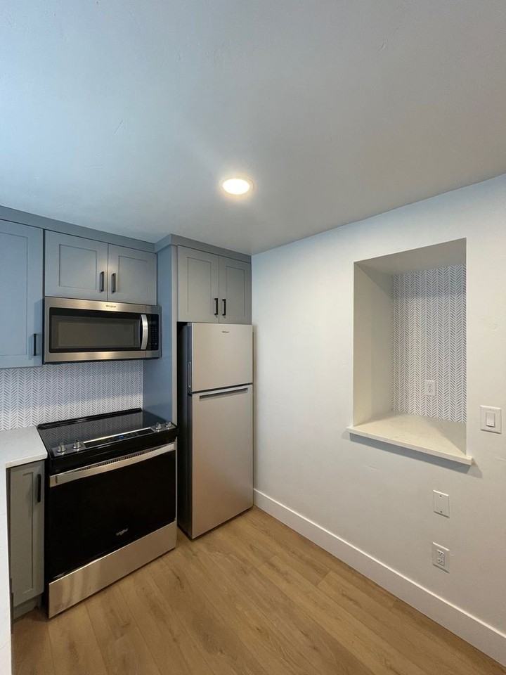 4623 W Catalpa Dr - Photo 7 of 13