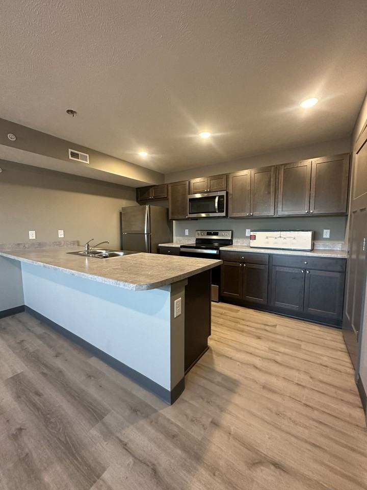 2710 Starr St - Photo 2 of 10