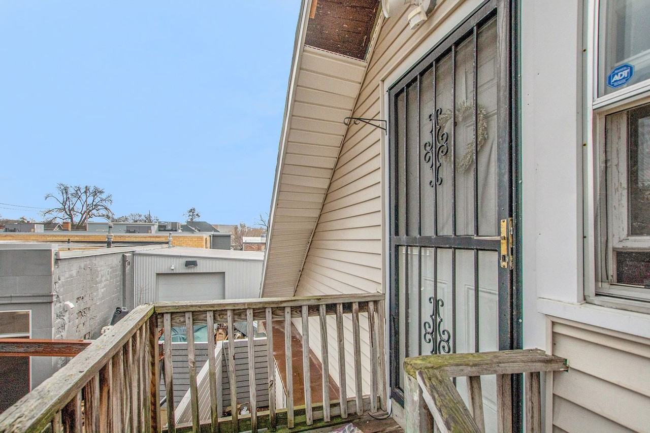 410 Eureka Ave Se - Photo 2 of 12