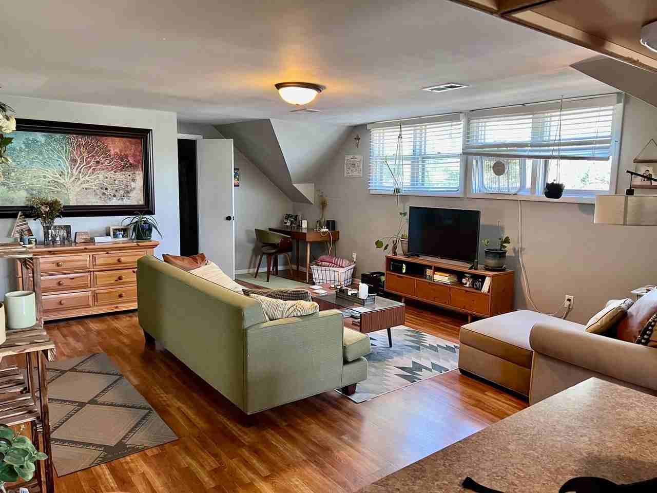 410 Eureka Ave Se - Photo 3 of 12