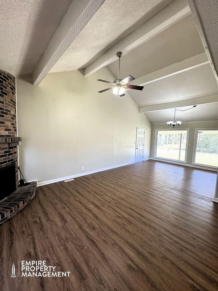 8807 Bailey Cove Rd Se - Photo 6 of 28