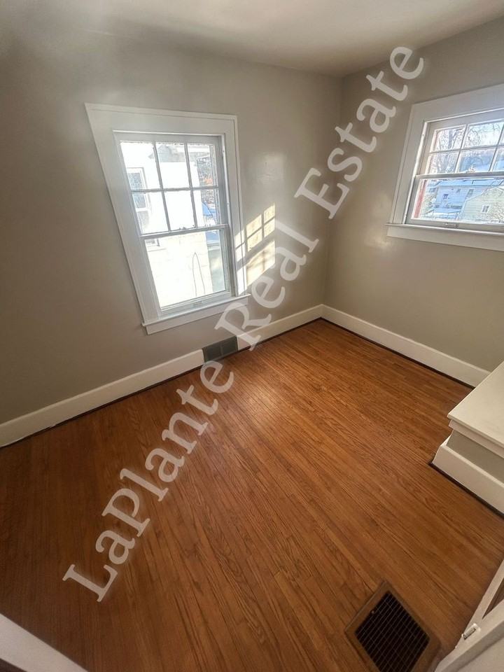 805 Kipling Dr - Photo 4 of 15