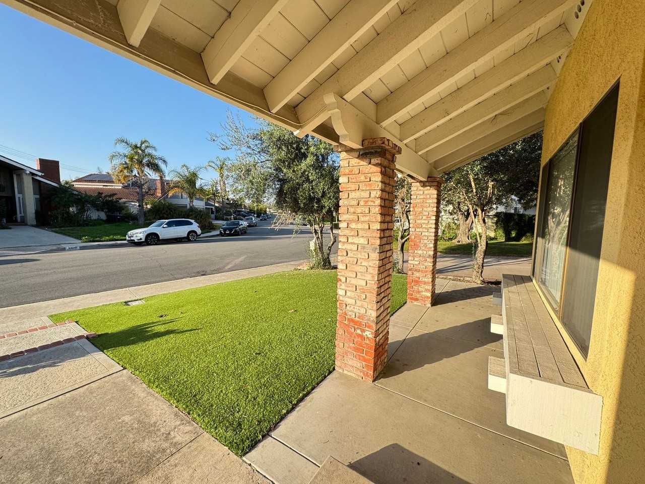 24052 Lindley St - Photo 4 of 41