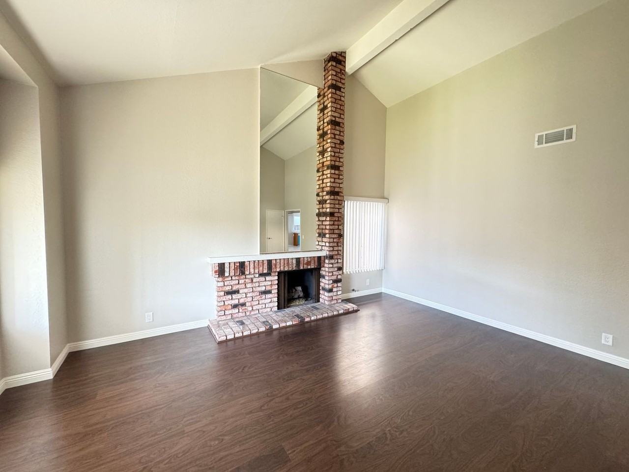 24052 Lindley St - Photo 5 of 41