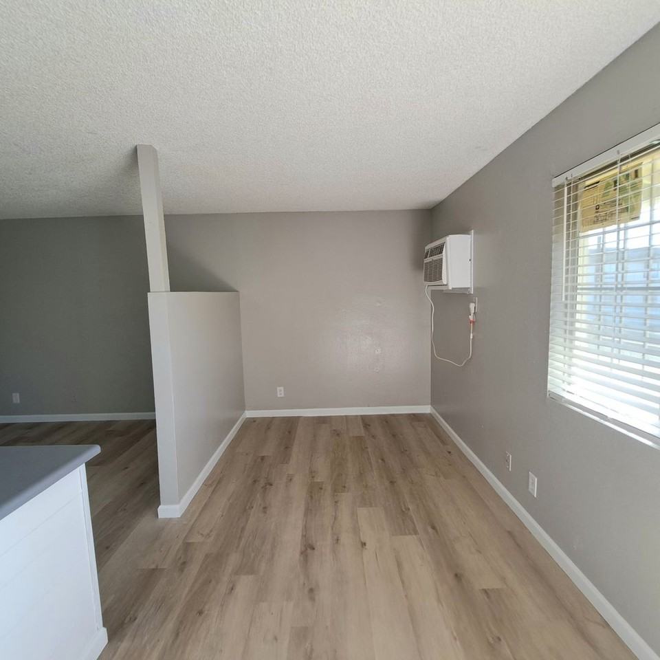 136 Judy Ln - Photo 3 of 9