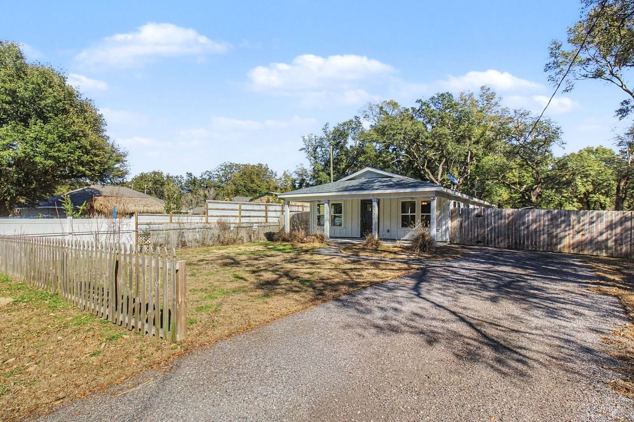 5230 Richburg St - Photo 3 of 49