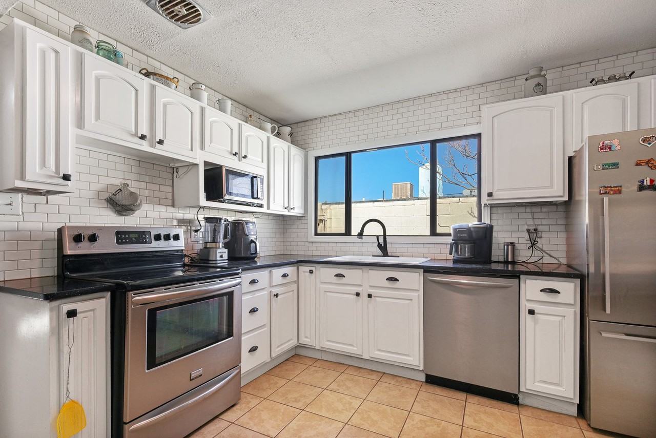 1706 College Ave - Photo 2 of 34